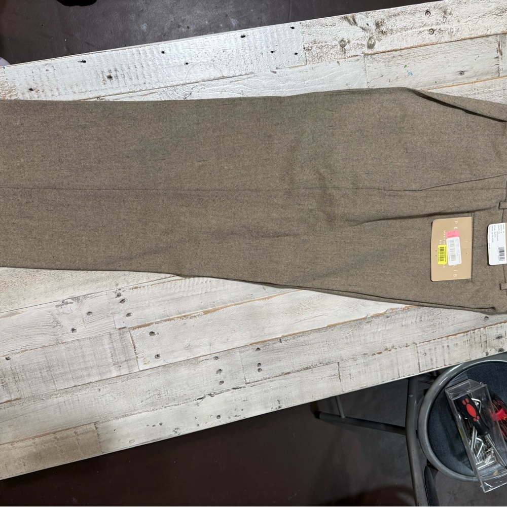 Perry Ellis Men's Khaki Chinos